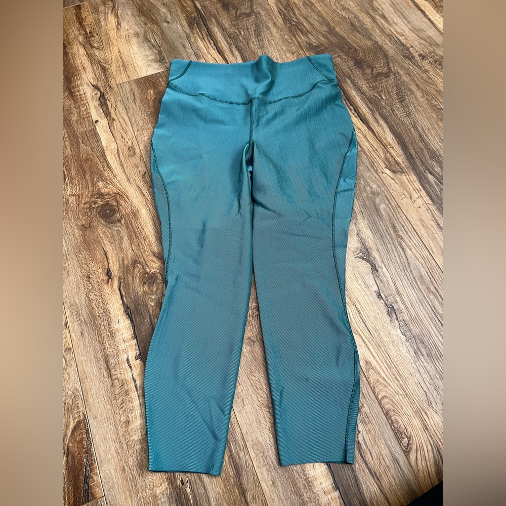 Lululemon Athletica Base Pace High-Rise Crop 23" Two-Tone Ribbed - size 14